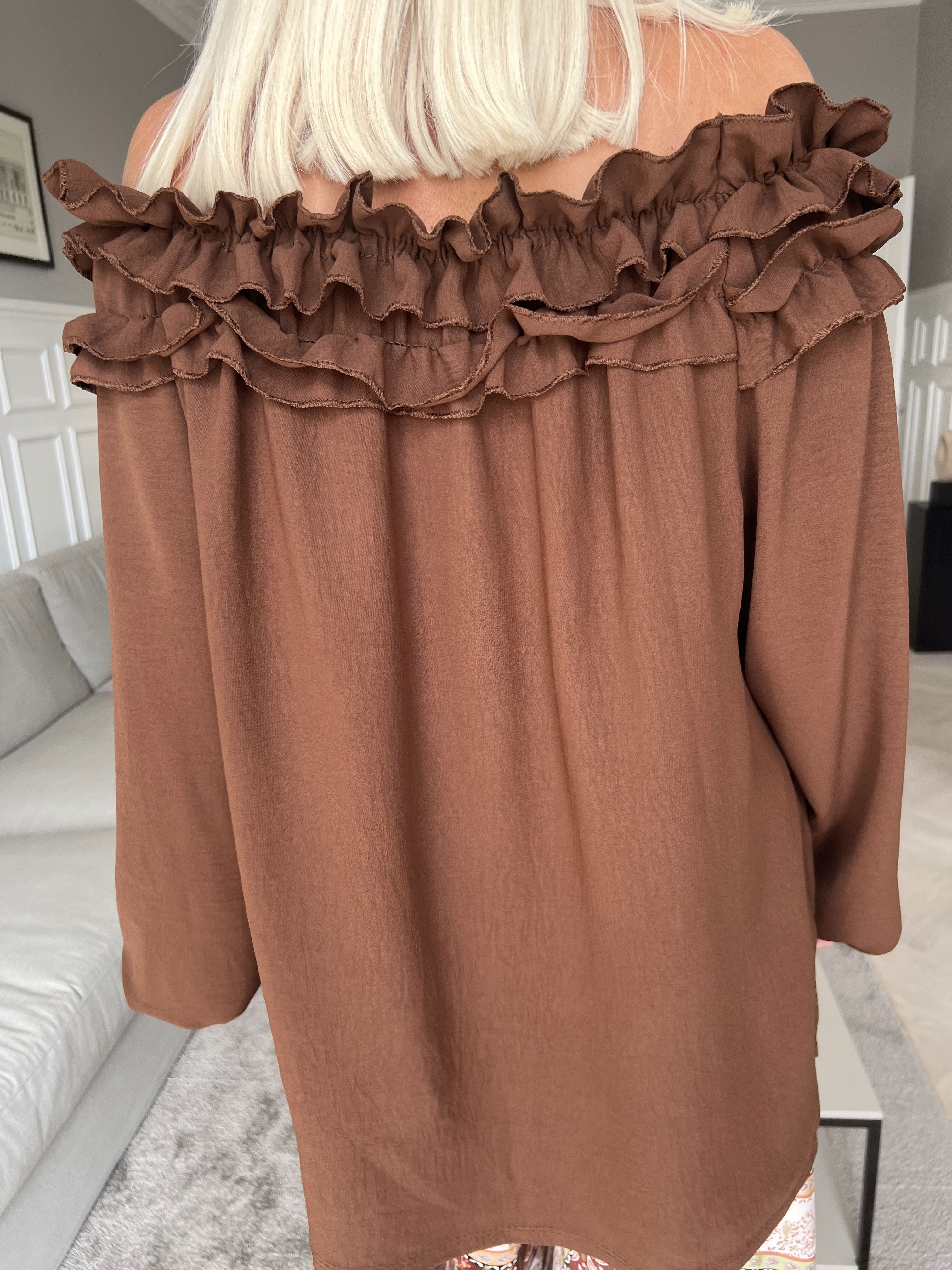 Chili - Fineste tunika bluse med flæser i udskæringen